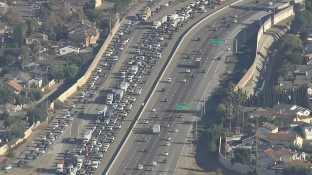 Northbound Highway 101 lanes in San Jose blocked by overturned vehicle — CBS Bay Area (KPIX), Menlo Park Community news