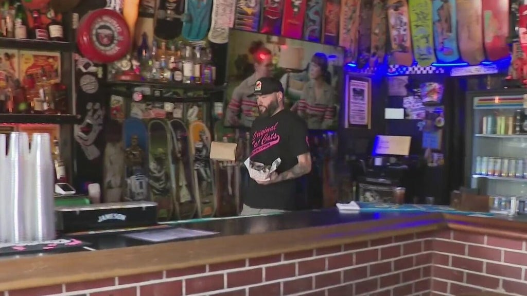 Fort Lauderdale proposes earlier closing times for downtown bars, facing pushback from business owners — CBS Miami, Menlo Park Dining news