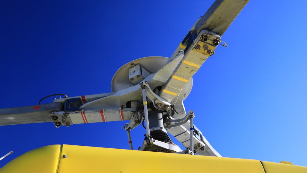 2 helicopters collide southeast of McMinnville in Oregon, killing 3 — Menlo Park Schools news