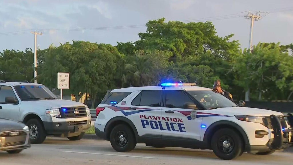 Deadly motorcycle crash shuts down lanes in Plantation — CBS Miami, Menlo Park Community news