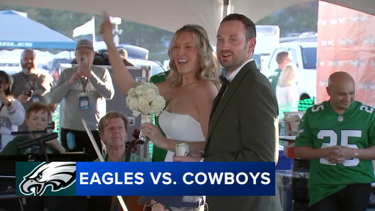 Chicago couple Lindsey Carl, Brandon Byrd get married at Philadelphia Eagles tailgate before MNF
       — Menlo Park Community news
