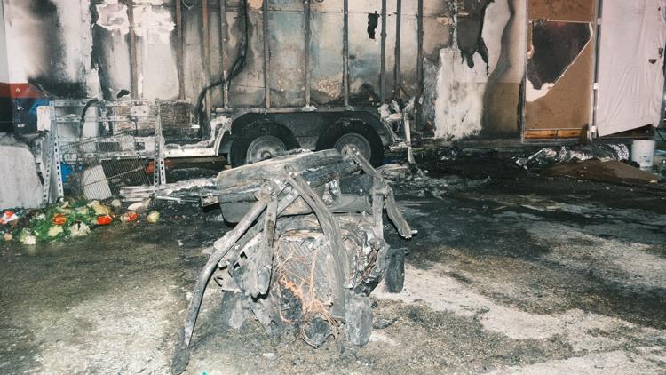 'I'm going back' | East Sixth Street food truck owner recovering after generator explosion burns trailer — KVUE (Austin), Menlo Park Dining news