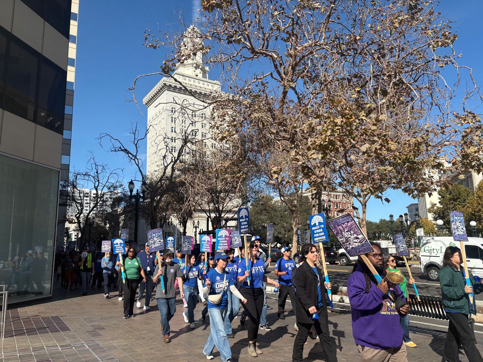 Oakland city workers will strike Nov. 5 if no deal is reached — Menlo Park Community news