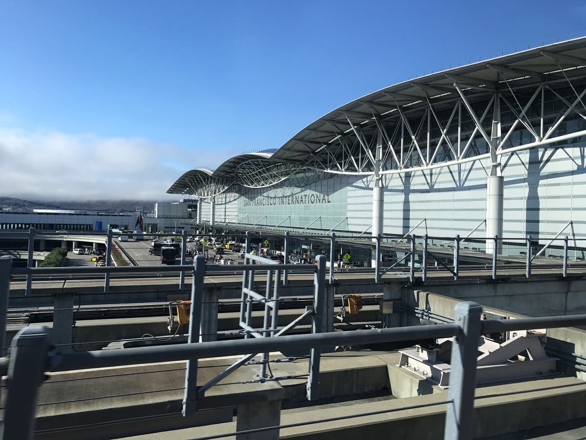 SFO-Bound Flight Makes Emergency Landing Over Odor: Report — Menlo Park Community news