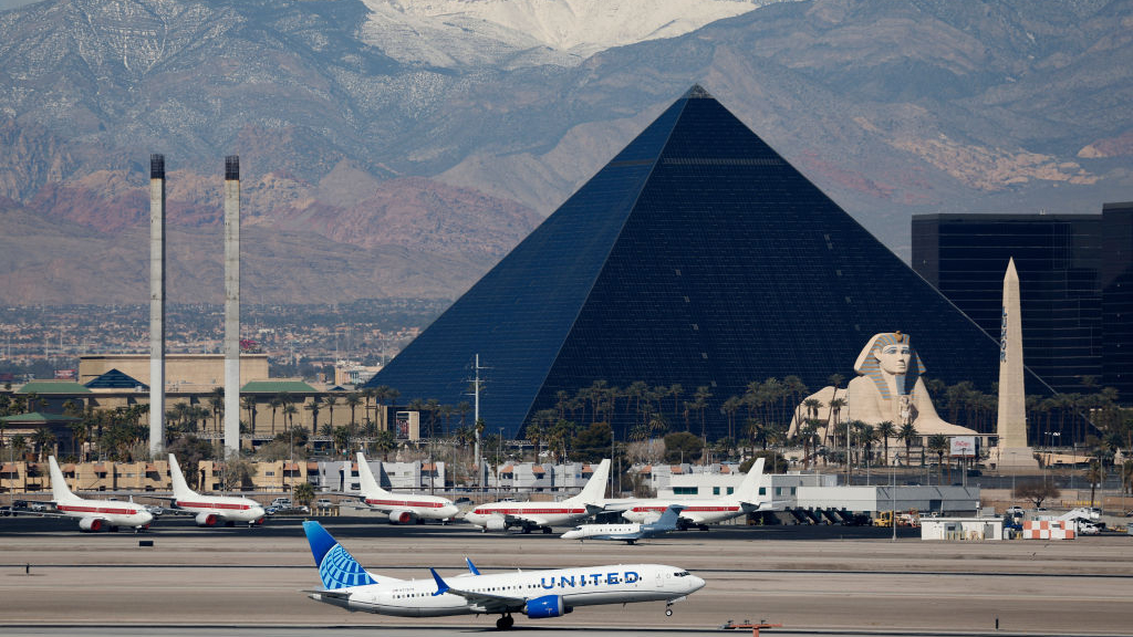 Flight rerouted after passenger threatened to hijack plane — Menlo Park Community news