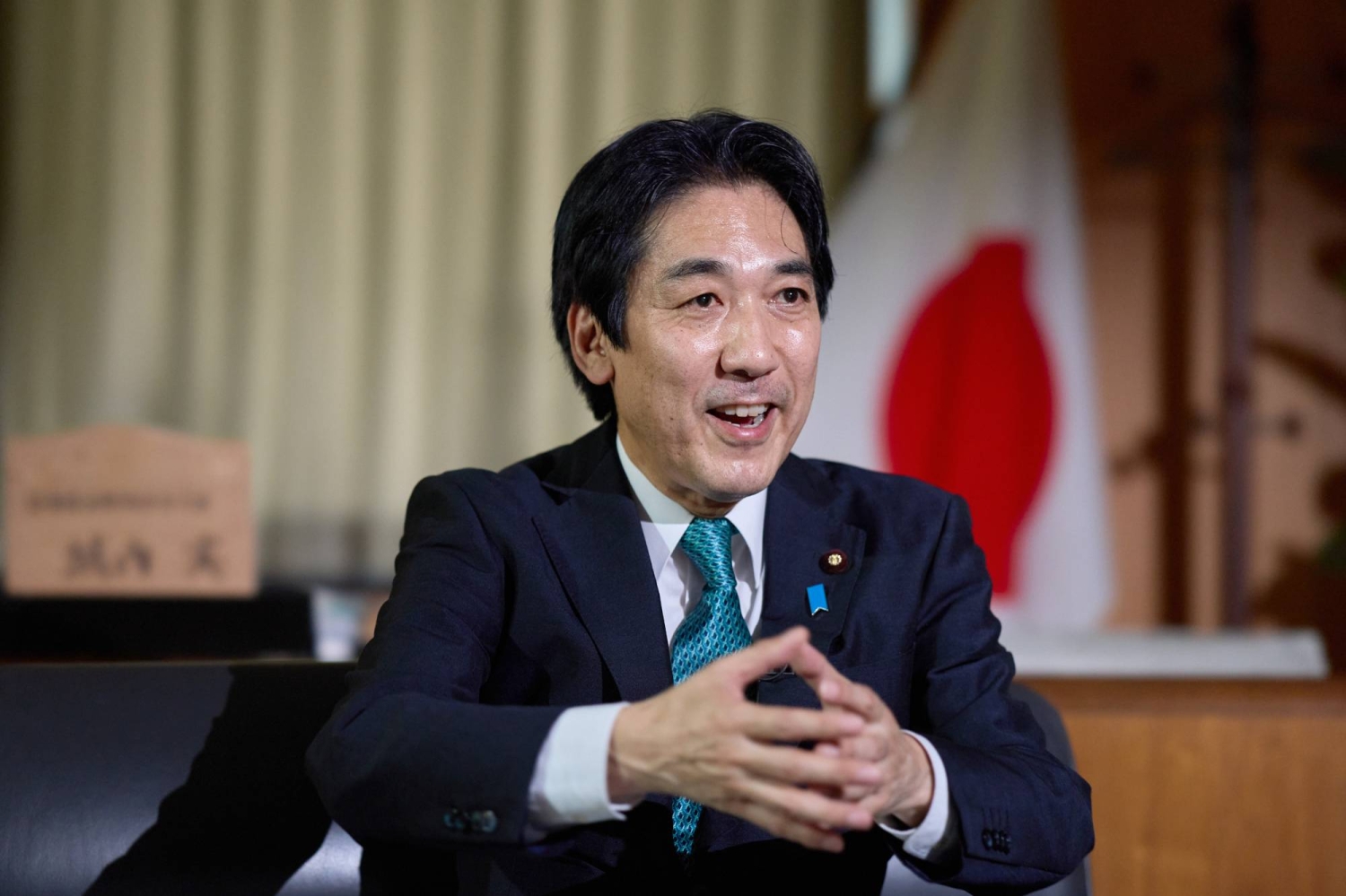  Japan aims to soothe world traders’ fiscal anxiety with outreach in English  — Japan Times
